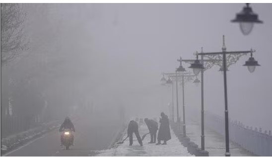 Thick fog in Kashmir valley hits flight operations at Srinagar airport